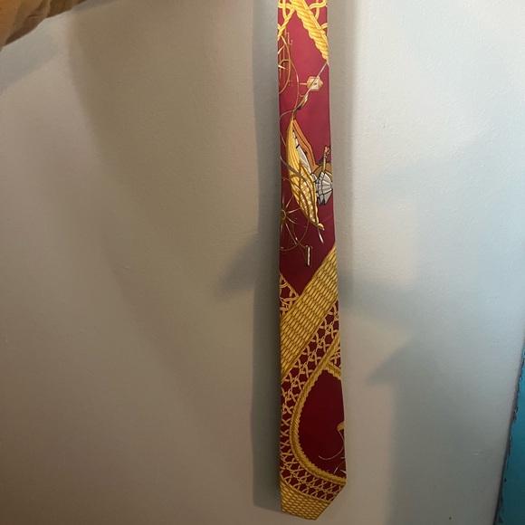 HERMÈS Tie Rare 100% Silk Horse Carriage People Bicycle Chain Red Yellow - Picture 11 of 13